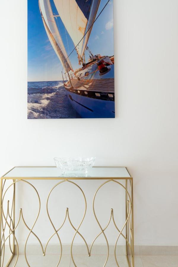 Esmeralda. Lovely And New Apartment Right By The Ocean! กาเยาซัลวาเค ภายนอก รูปภาพ