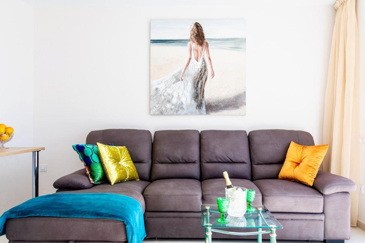 Esmeralda. Lovely And New Apartment Right By The Ocean! กาเยาซัลวาเค ภายนอก รูปภาพ